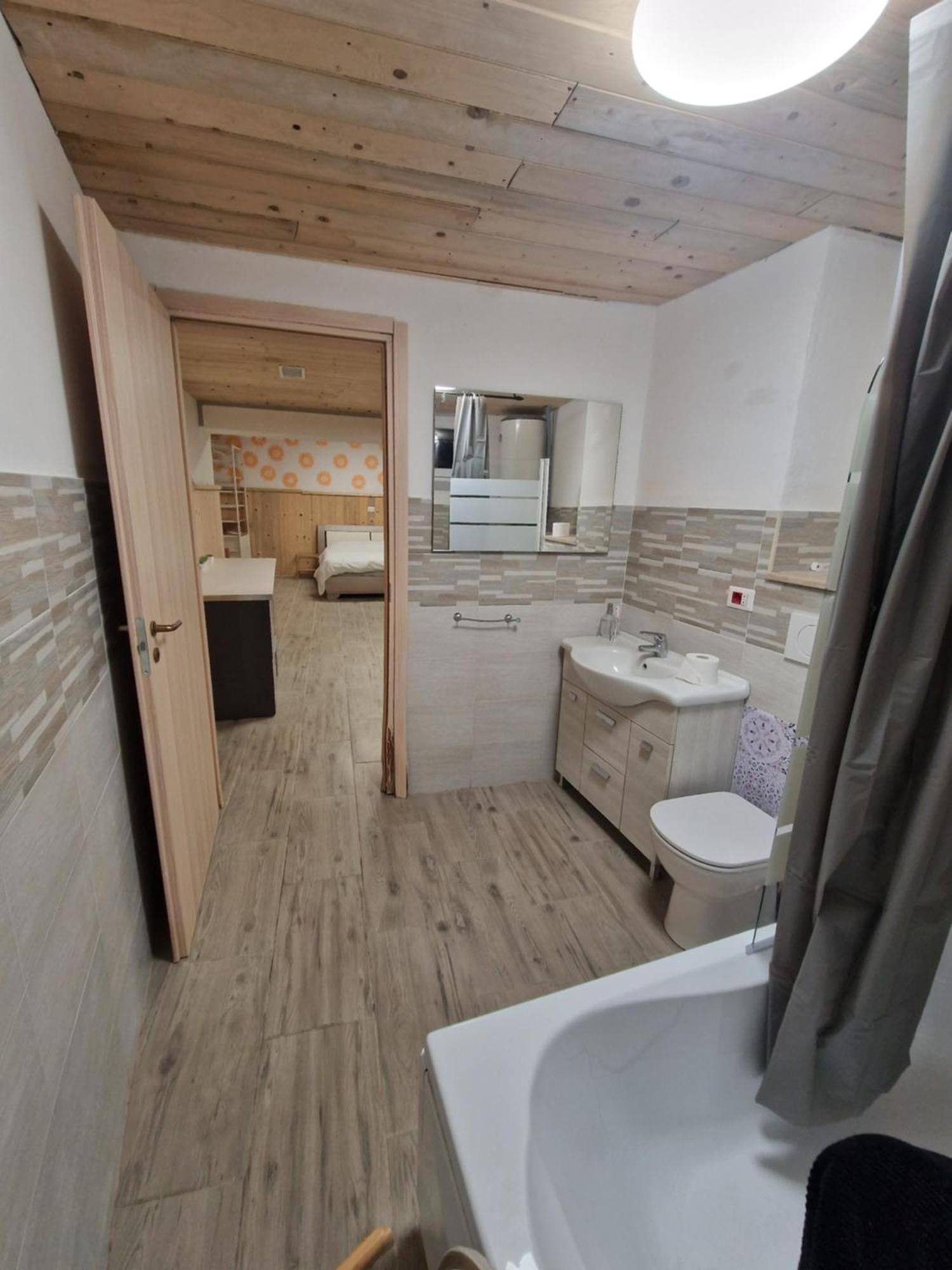 Underground Home Vicino Metropolitana Comasina Cormano Luaran gambar