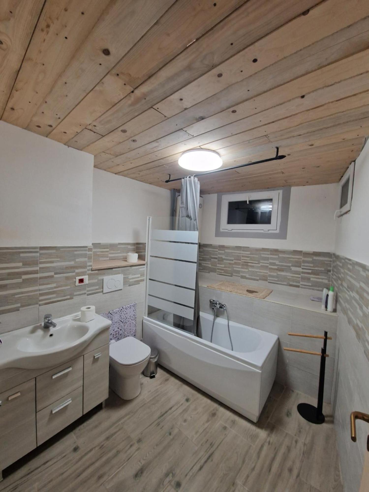 Underground Home Vicino Metropolitana Comasina Cormano Luaran gambar