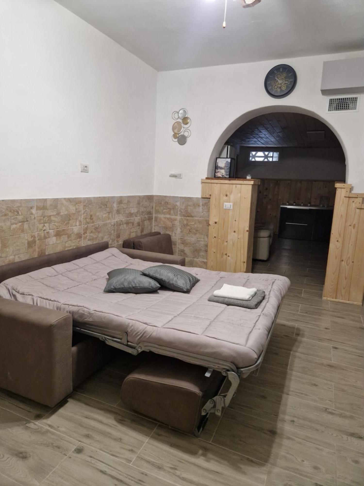 Underground Home Vicino Metropolitana Comasina Cormano Luaran gambar