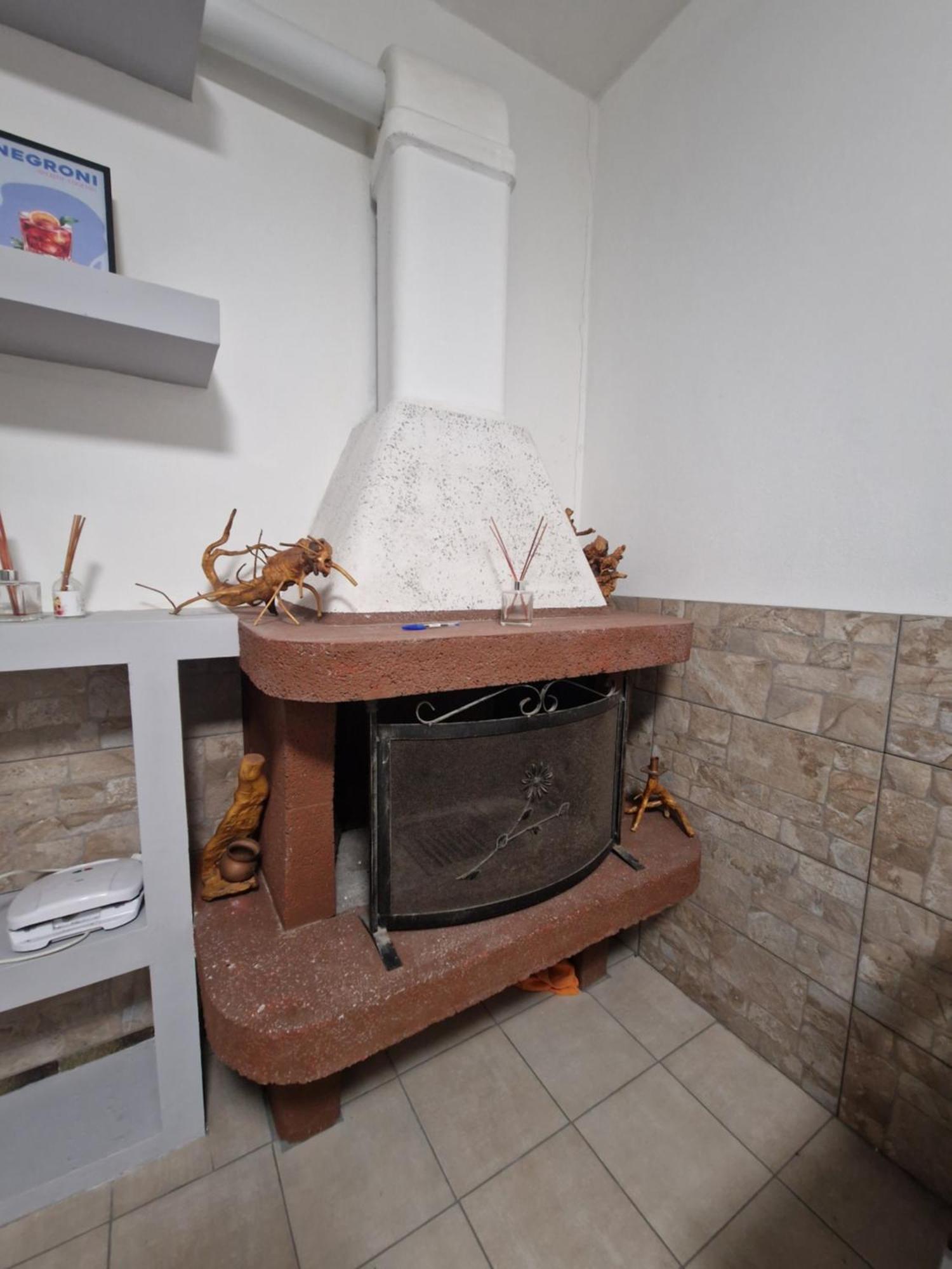 Underground Home Vicino Metropolitana Comasina Cormano Luaran gambar