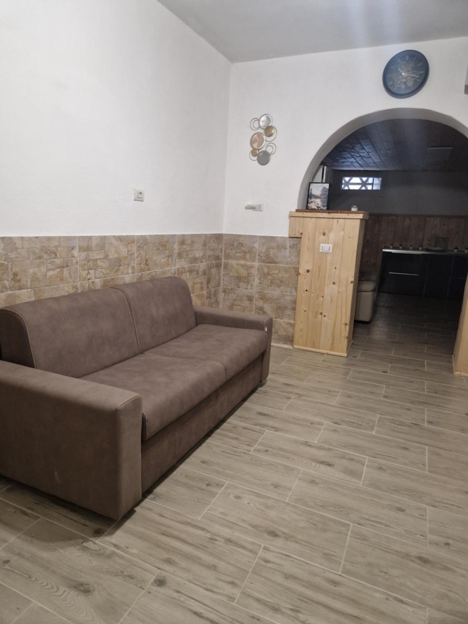 Underground Home Vicino Metropolitana Comasina Cormano Luaran gambar